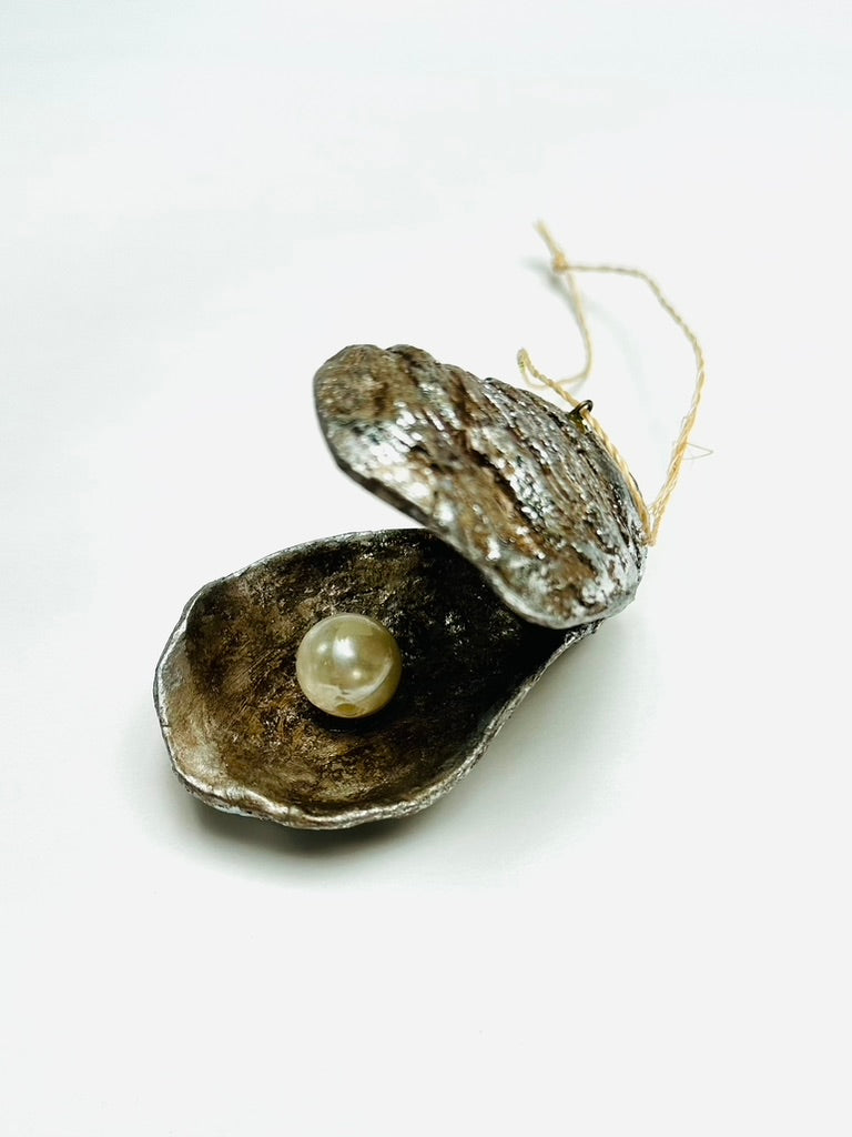 Silver Oyster with Pearl Ornament